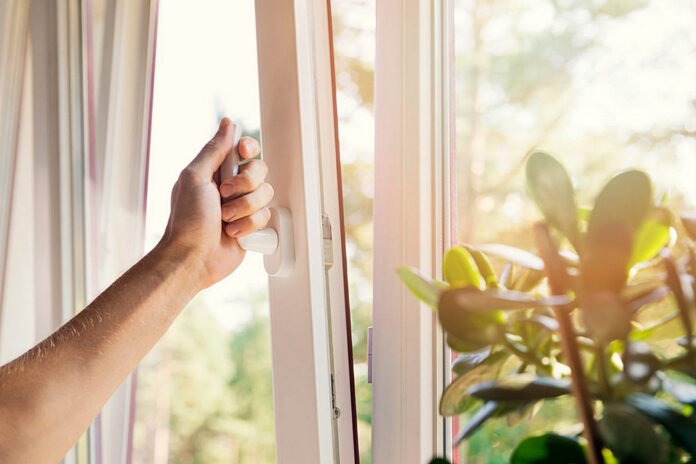 Как правильно выбрать и установить окна и двери в вашем доме — подробный гид для безопасности, энергосбережения и улучшения дизайна