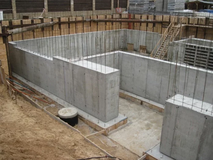 Преимущества использования бетона при заливке подвала и цокольного этажа для долговечной и надежной основы здания