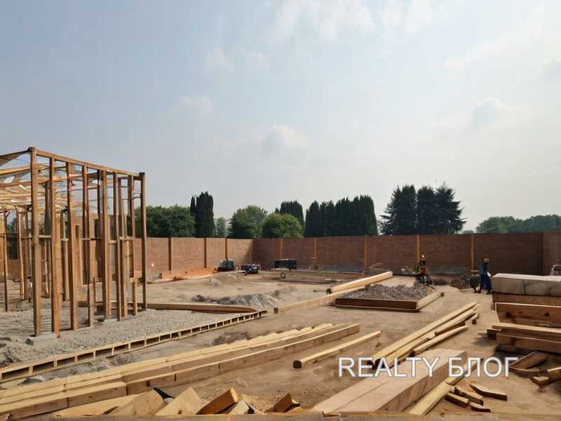 Сравнение стоимости обслуживания деревянных и бетонных зданий